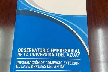 Entrega del Boletín de la actividad de comercio exterior de las empresas del Azuay a la Cámara de Comercio Ecuatoriano Americana de Cuenca